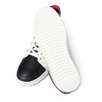 フェイト・T・ハラオウンモデルのスニーカー。