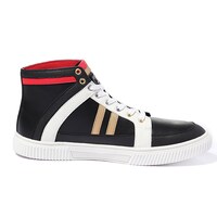 フェイト・T・ハラオウンモデルのスニーカー。