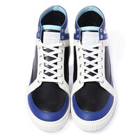 高町なのはモデルのスニーカー。