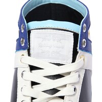 高町なのはモデルのスニーカー。