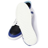 高町なのはモデルのスニーカー。