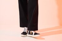 フェイト・T・ハラオウンモデルのスニーカー着用イメージ。