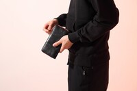 フェイト・T・ハラオウンモデルの財布使用イメージ。