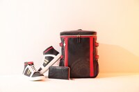 フェイト・T・ハラオウンモデルのリュック、スニーカー、財布。