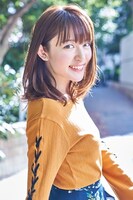 りん役の小松未可子。