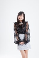 りな役の鷲見友美ジェナ。