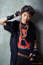 若月佑美（乃木坂46）扮するクロ。