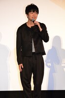 井出交役の福山潤。