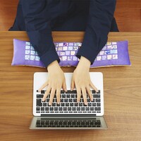 「ポケットモンスターPCクッション ミミッキュ」使用例。