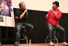 左から奥浩哉、吉田恵輔監督。