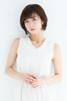 押守なな役の安済知佳。