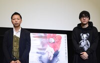 映画「ミスミソウ」のBlu-ray / DVD発売記念イベントの様子。左から内藤瑛亮監督、押切蓮介。