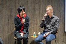 左から遠野涼太役の坂泰斗、サウザンドスクリプトの宮沢龍生。