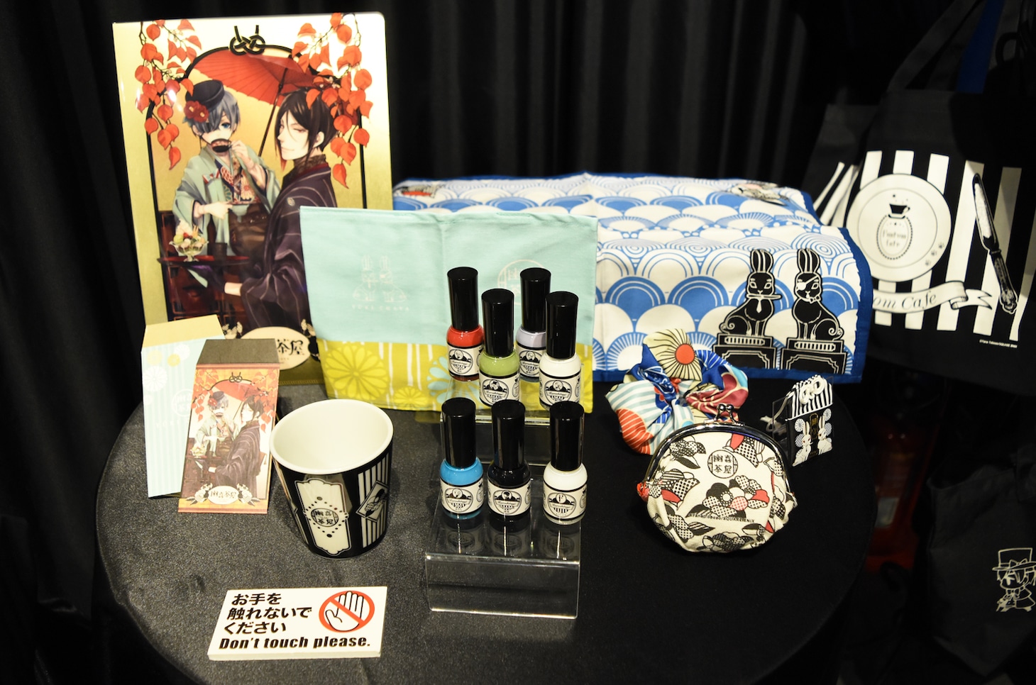 「黒執事 Funtom Cafe ～Halloween Party～」で販売されているグッズ。