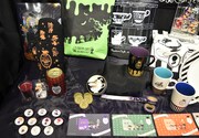 「黒執事 Funtom Cafe ～Halloween Party～」で販売されているグッズ。