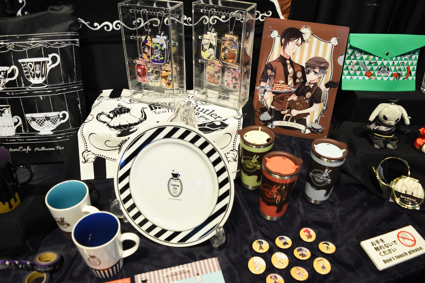 「黒執事 Funtom Cafe ～Halloween Party～」で販売されているグッズ。