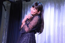 鼻咲小紅役の楽しんご。