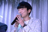 謎の留学生役のテジュ。