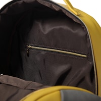 六弥ナギモデルのリュック。