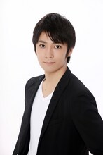 遠野涼太役の坂泰斗。