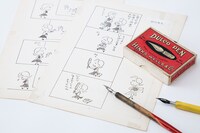 「小さな恋のものがたり」初期原稿と愛用のペン。