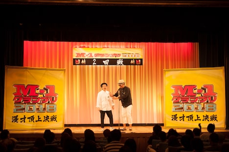 「M-1グランプリ2018」2回戦に出場した「漫画家」。