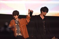 「機動戦士ガンダム 鉄血のオルフェンズ」パートより、（左から）河西健吾、細谷佳正。