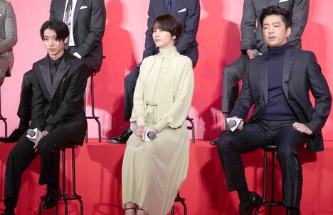 左から山崎賢人、長澤まさみ、大沢たかお。