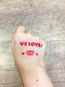 「ういらぶ。」の「フェイス＆ネイルステッカー」の使用イメージ。