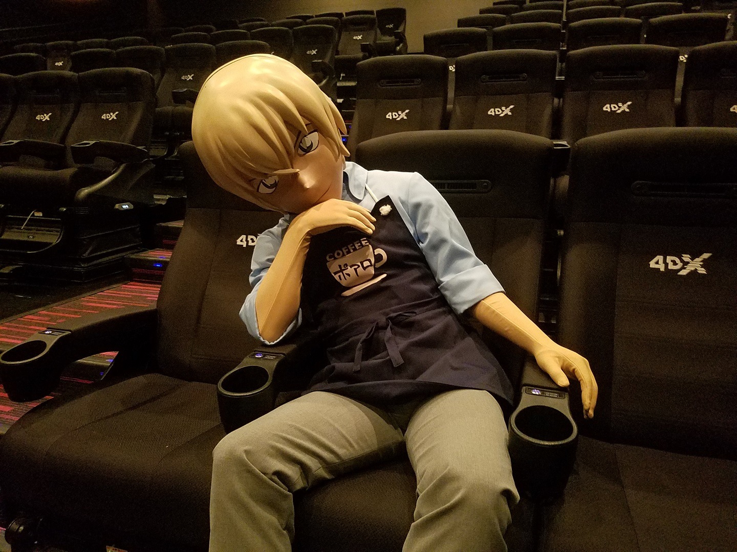 「名探偵コナン ゼロの執行人（しっこうにん）」“4Dアトラクション執行上映”を体験し終えた安室透。