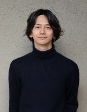 ジョージ・ラローシュ役の横井翔二郎。