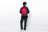 遠坂凛モデルのバッグの着用イメージ。