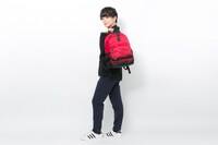 遠坂凛モデルのバッグの着用イメージ。