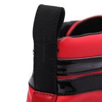 遠坂凛モデルのスニーカー。