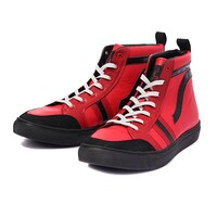 遠坂凛モデルのスニーカー。