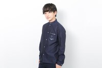 セイバーモデルのシャツの着用イメージ。