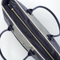 セイバーモデルのバッグ。