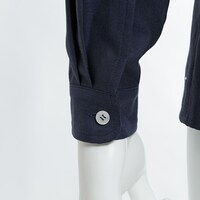 セイバーモデルのシャツ。