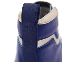 セイバーモデルのスニーカー。