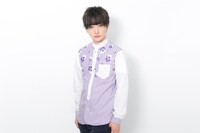 間桐桜モデルのシャツの着用イメージ。