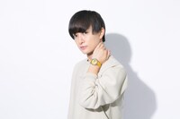 「フリクリ プログレ」コラボ腕時計の着用イメージ。