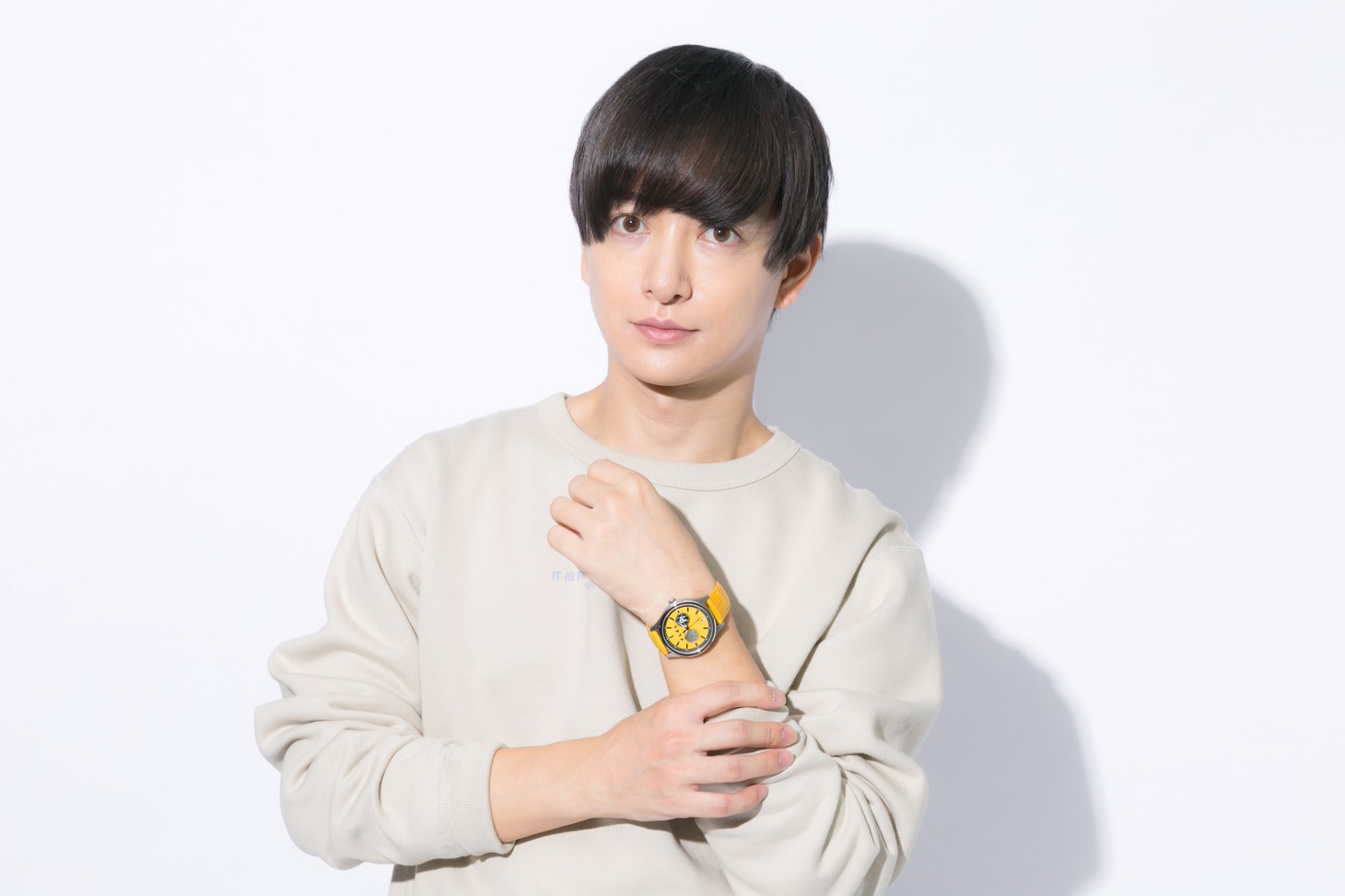 「フリクリ プログレ」コラボ腕時計の着用イメージ。