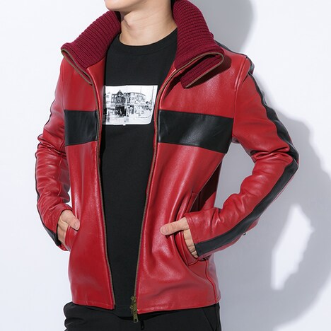 「フリクリ プログレ」コラボブルゾンの着用イメージ。