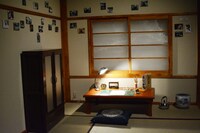 「藤子不二雄(A)展 －(A)の変コレクション－」より、トキワ荘を再現したコーナー。