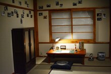 「藤子不二雄(A)展 －(A)の変コレクション－」より、トキワ荘を再現したコーナー。