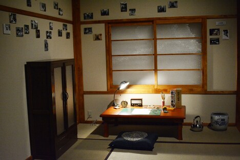 「藤子不二雄(A)展 -(A)の変コレクション-」より、トキワ荘を再現したコーナー。