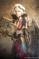 丘山晴己扮するギルガメッシュ。