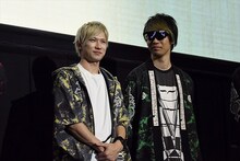 オメでたい頭でなによりのぽにきんぐだむ（左）、324（右）。324のサングラスには「ヒノマル」の文字が流れていた。