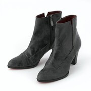 赤井秀一モデルのシューズ。