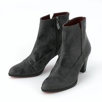 赤井秀一モデルのシューズ。